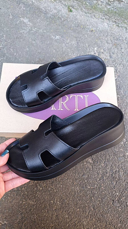 Шлепанцы 0094 чорна шкіра в магазине Фонтан Обуви