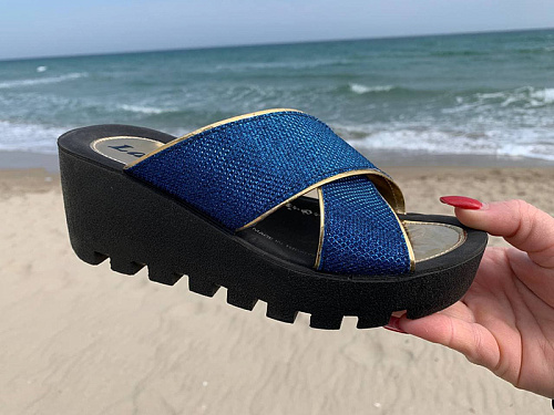 Шлепанцы Gurkem W777 blue-gold в магазине Фонтан Обуви