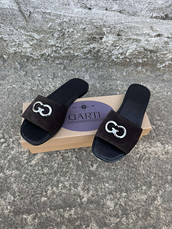 Шлепанцы 56 коричневий замш в магазине Фонтан Обуви