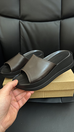 Шлепанцы 0133 корич шкіра в магазине Фонтан Обуви