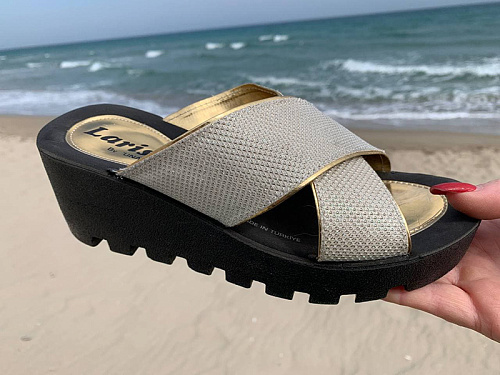 Шлепанцы Gurkem W777 white-gold в магазине Фонтан Обуви